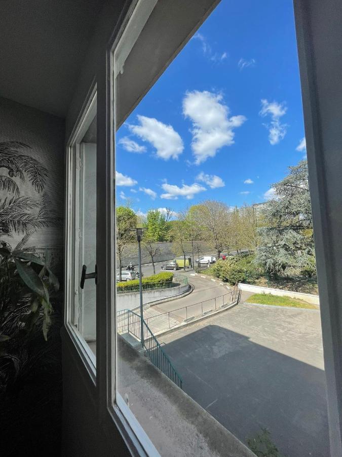 Charming Parisian Away From In The Heart Of Parijs