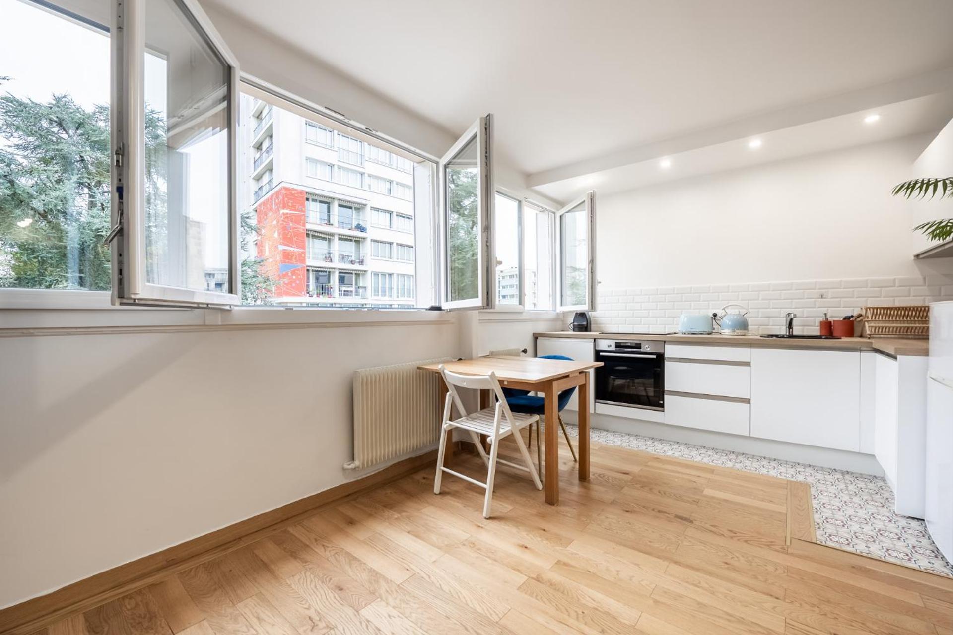Appartement Charming Parisian Away From In The Heart Of *