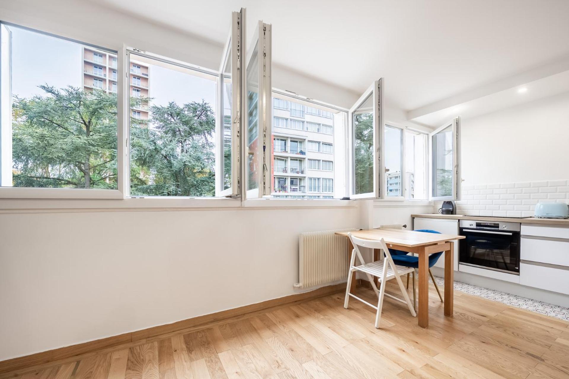 Appartement Charming Parisian Away From In The Heart Of Parijs