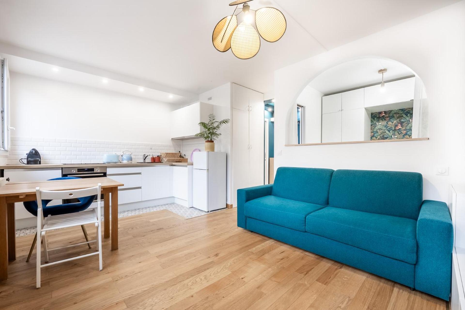 Charming Parisian Away From In The Heart Of Parijs