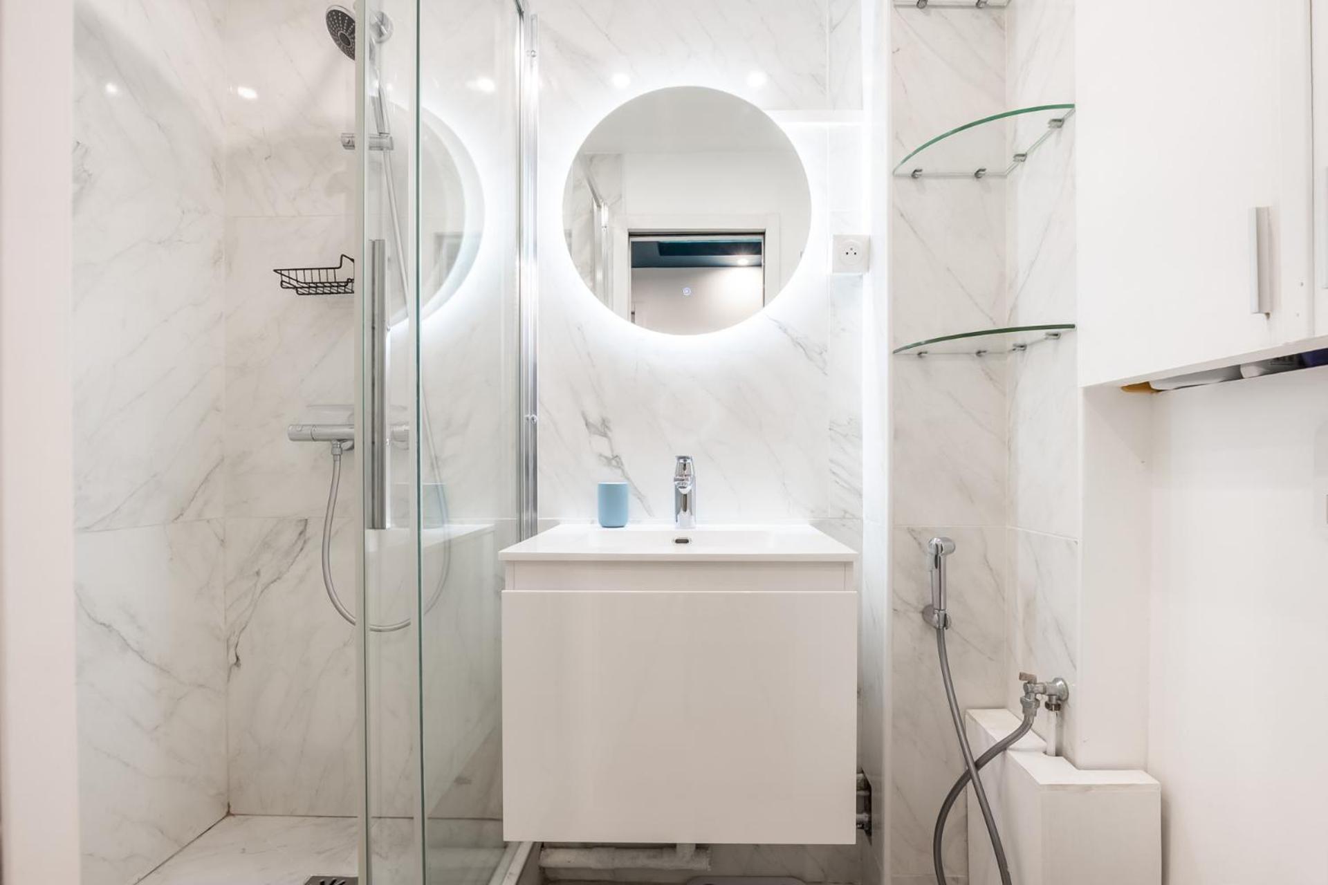 Charming Parisian Away From In The Heart Of Appartement